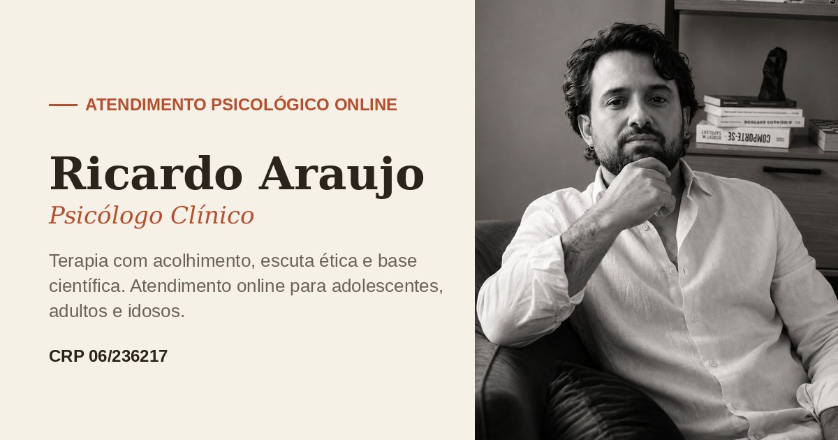 Pessoa sentada em ambiente tranquilo, em momento de reflexão sobre ansiedade